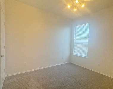 2264 Stonebrook Lane - Photo Thumbnail 9