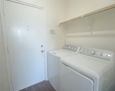 2264 Stonebrook Lane - Photo Thumbnail 14