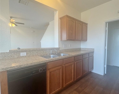 2264 Stonebrook Lane - Photo Thumbnail 7