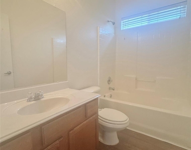 2264 Stonebrook Lane - Photo Thumbnail 10