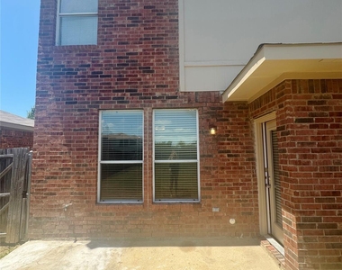 2264 Stonebrook Lane - Photo Thumbnail 15
