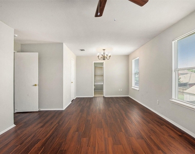 4225 Silverwood Trail - Photo Thumbnail 10
