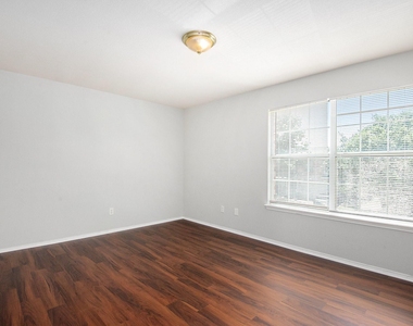 4225 Silverwood Trail - Photo Thumbnail 14