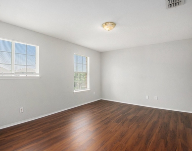 4225 Silverwood Trail - Photo Thumbnail 17