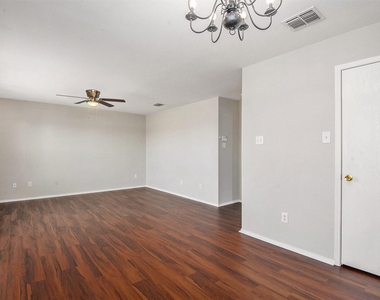 4225 Silverwood Trail - Photo Thumbnail 21