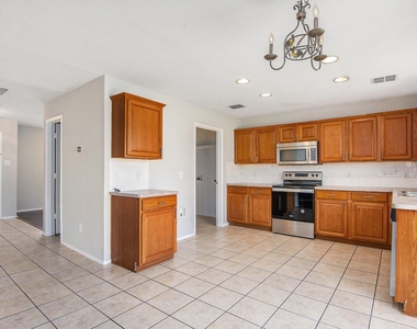 4225 Silverwood Trail - Photo Thumbnail 7