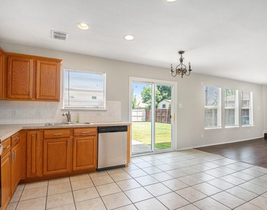 4225 Silverwood Trail - Photo Thumbnail 4