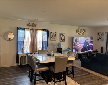1878 Everglades Drive - Photo Thumbnail 5