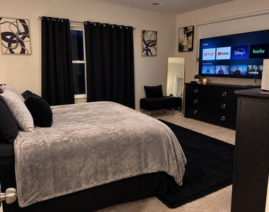 1878 Everglades Drive - Photo Thumbnail 14