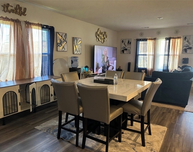 1878 Everglades Drive - Photo Thumbnail 6