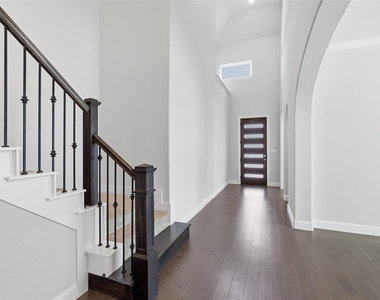 2101 Hebert Court - Photo Thumbnail 3