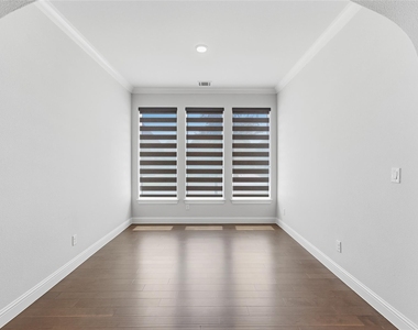 2101 Hebert Court - Photo Thumbnail 5