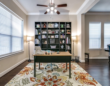 1010 Crystal Oak Lane - Photo Thumbnail 3