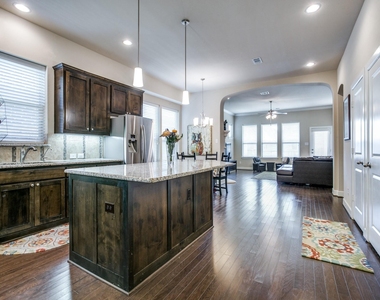 1010 Crystal Oak Lane - Photo Thumbnail 5