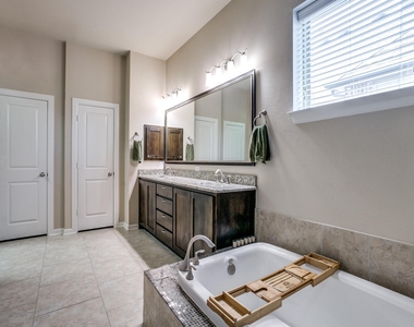 1010 Crystal Oak Lane - Photo Thumbnail 20