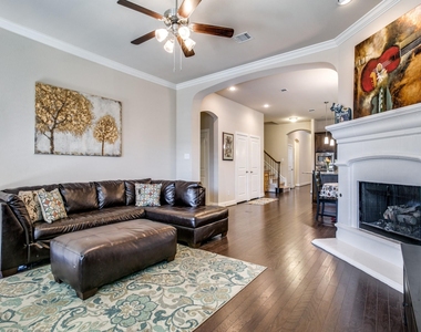 1010 Crystal Oak Lane - Photo Thumbnail 12