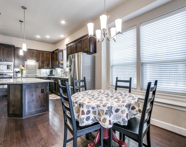 1010 Crystal Oak Lane - Photo Thumbnail 10