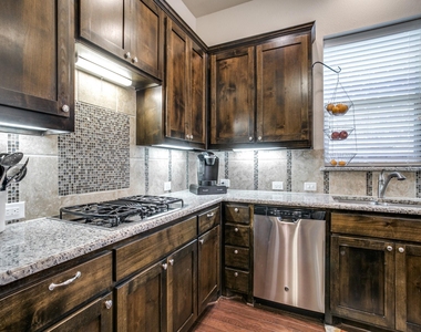 1010 Crystal Oak Lane - Photo Thumbnail 9