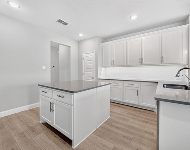 125 Joshua Tree Court - Photo Thumbnail 4