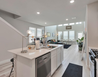 4703 Whitehill - Photo Thumbnail 5