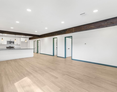 321 Crescent Drive - Photo Thumbnail 10
