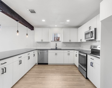 321 Crescent Drive - Photo Thumbnail 12