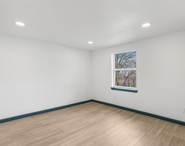 321 Crescent Drive - Photo Thumbnail 24