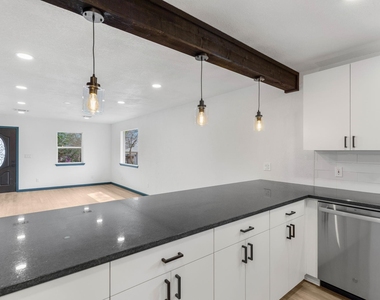 321 Crescent Drive - Photo Thumbnail 13