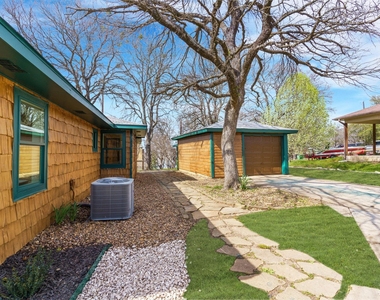 321 Crescent Drive - Photo Thumbnail 6