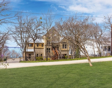 321 Crescent Drive - Photo Thumbnail 32