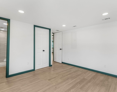 321 Crescent Drive - Photo Thumbnail 22
