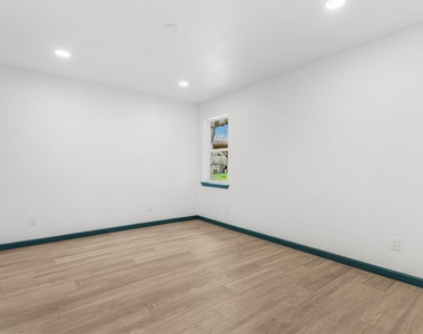 321 Crescent Drive - Photo Thumbnail 17