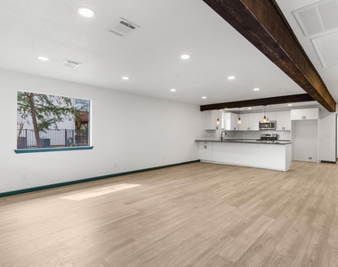 321 Crescent Drive - Photo Thumbnail 7