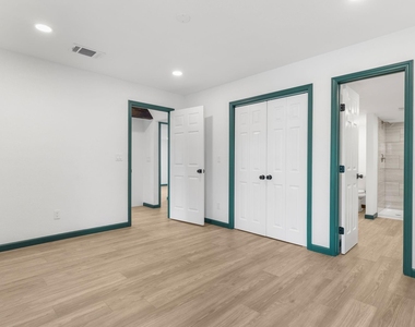 321 Crescent Drive - Photo Thumbnail 18