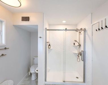 4122 Travis Street - Photo Thumbnail 4