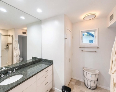 4122 Travis Street - Photo Thumbnail 3