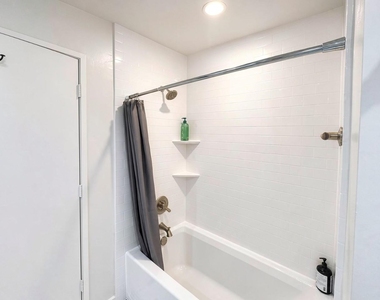 4122 Travis Street - Photo Thumbnail 22