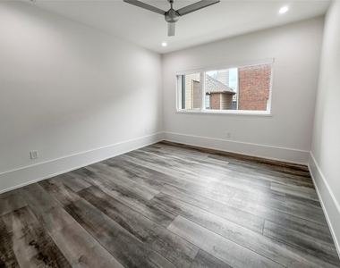 3525 Normandy Avenue - Photo Thumbnail 12