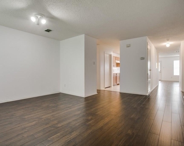 2800 Bissell Way - Photo Thumbnail 4