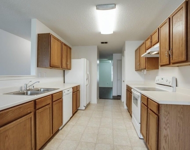 2800 Bissell Way - Photo Thumbnail 11