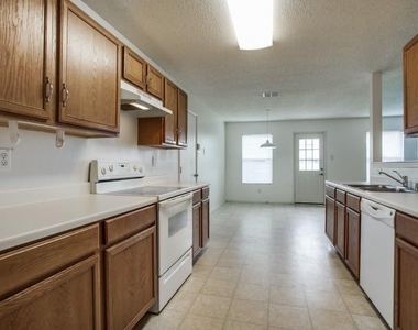 2800 Bissell Way - Photo Thumbnail 12