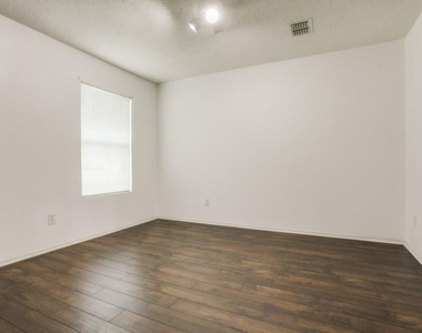 2800 Bissell Way - Photo Thumbnail 9