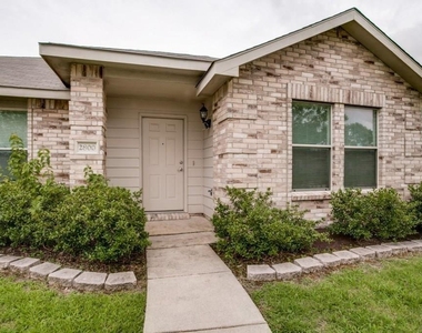 2800 Bissell Way - Photo Thumbnail 2