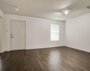 2800 Bissell Way - Photo Thumbnail 3