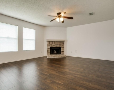2800 Bissell Way - Photo Thumbnail 7