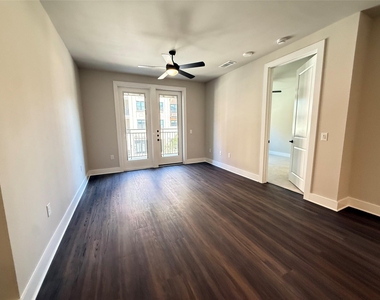 3255 Carlisle Street - Photo Thumbnail 3