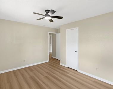 742 Ridge Crest Drive - Photo Thumbnail 5