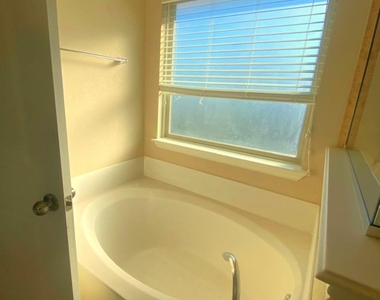 10637 Bolivar Drive - Photo Thumbnail 18