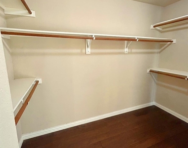10637 Bolivar Drive - Photo Thumbnail 20