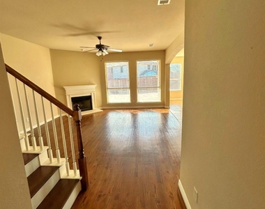 10637 Bolivar Drive - Photo Thumbnail 4